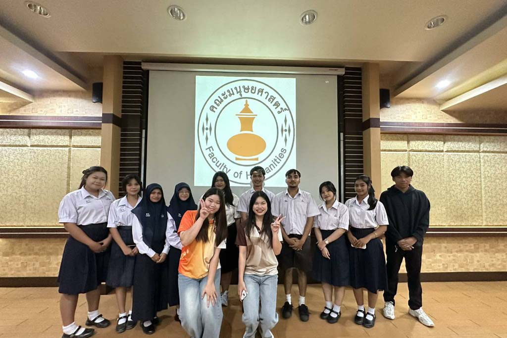 สาขาวิชาภาษาพม่า ภาควิชาภาษาตะวันออก คณะมนุษยศาสตร์ จัดโครงการเรียนรู้ภาษาและวัฒนธรรมพม่า ภายใต้ความร่วมมือด้านการเรียนการสอนภาษาพม่าร่วมกับโรงเรียนสรรพวิทยาคม อำเภอแม่สอด จังหวัดตาก เมื่อระหว่างวันที่ 26 – 27 กุมภาพันธ์ 2569