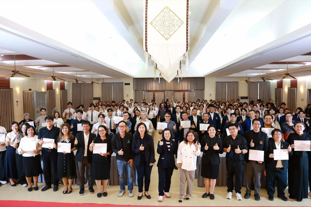 พิธีมอบรางวัลเกียรติยศแก่นิสิตและอาจารย์ที่ปรึกษาผลงานนิสิต ในโครงการวันนิสิตเกียรติยศ ประจำปีการศึกษา 2568 ณ อาคารขวัญเมือง มหาวิทยาลัยนเรศวร